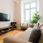 Апартаменти Baixa Modern Three-bedroom - By Lu Holidays *