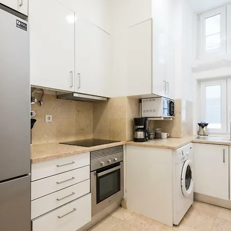 Baixa Modern Three-bedroom - By Lu Holidays Apartment *
